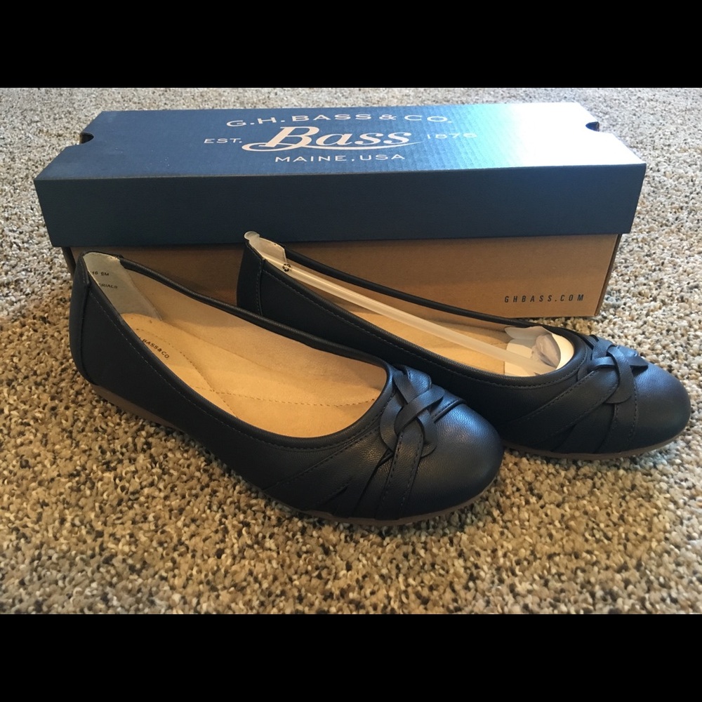 Bass Navy Size 6 Woman’s shoes